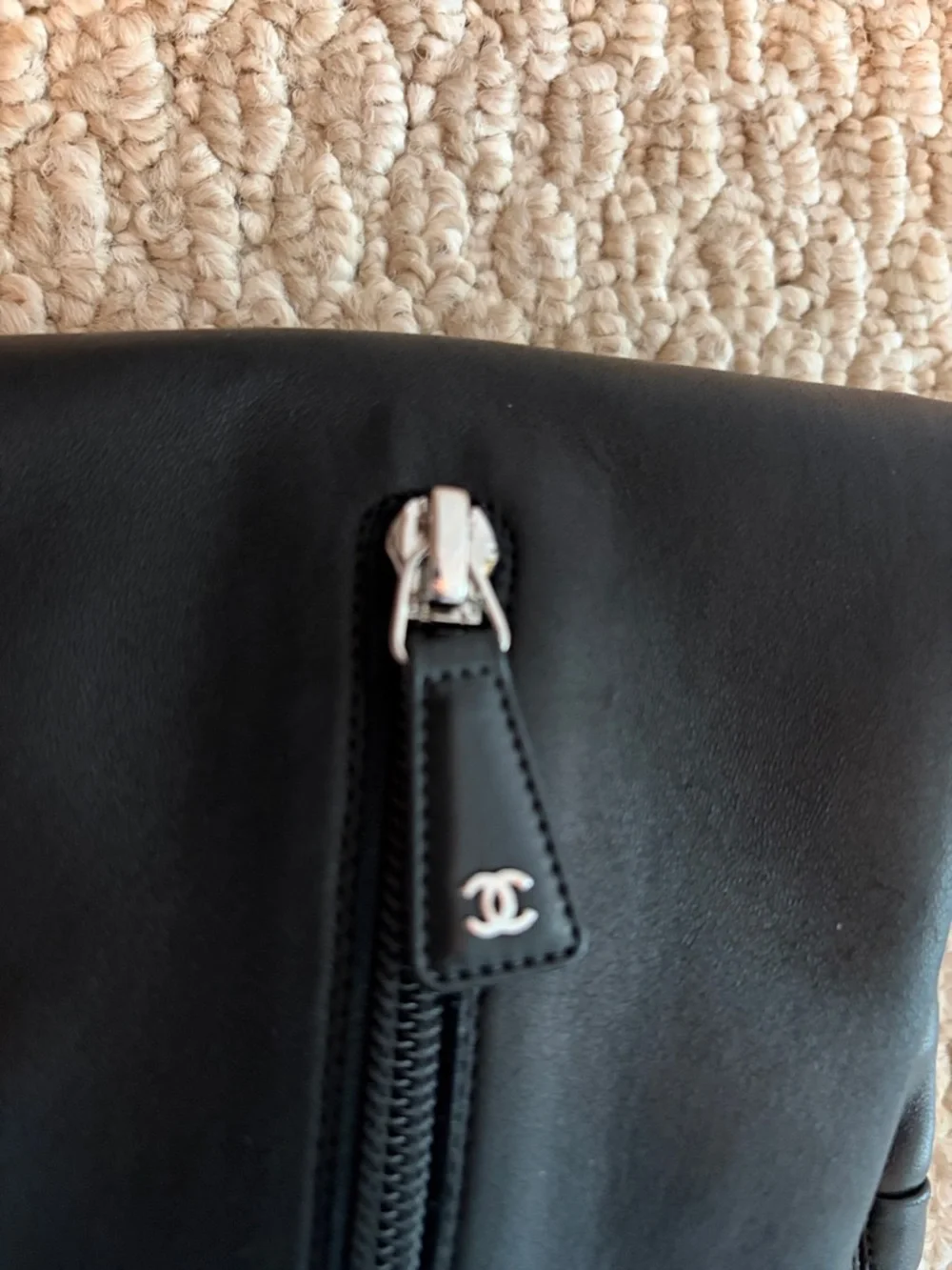 CHANEL Black Lambskin CC-Logo over the knee boots - Picture 3 of 5